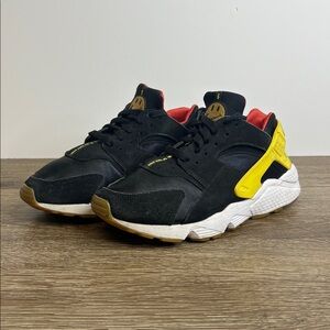 🙂 Nike Air Huarache “Go The Extra Smile” Sneakers | Women’s US 9.5 |  D05873-001